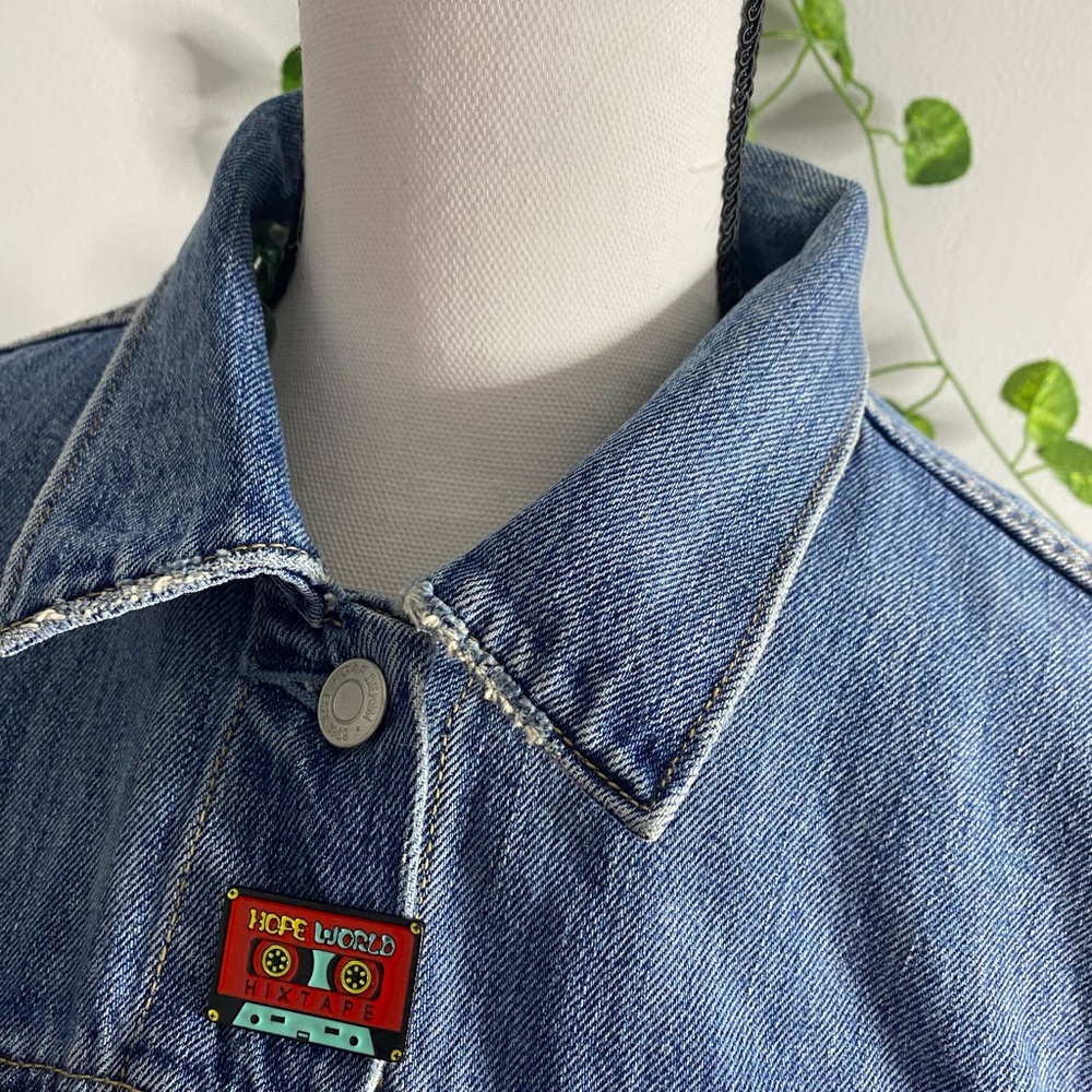 “Hope World" Metal pin 🌎🌎🌎